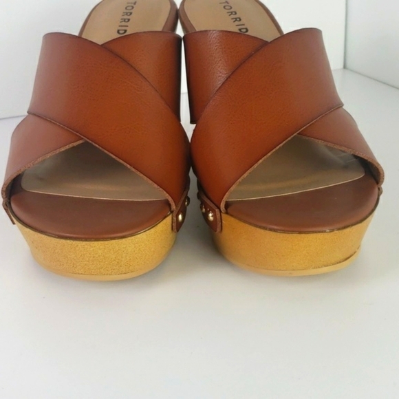 Torrid Faux Wood Platform Wedge. Plus size 10WW - Picture 9 of 11